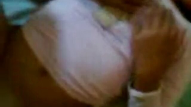 A melhor pornografia não tem registo.  sexy blonde Milf video sexo japonês Amber Jane é filmada em lingerie preta e se masturba em nylon
